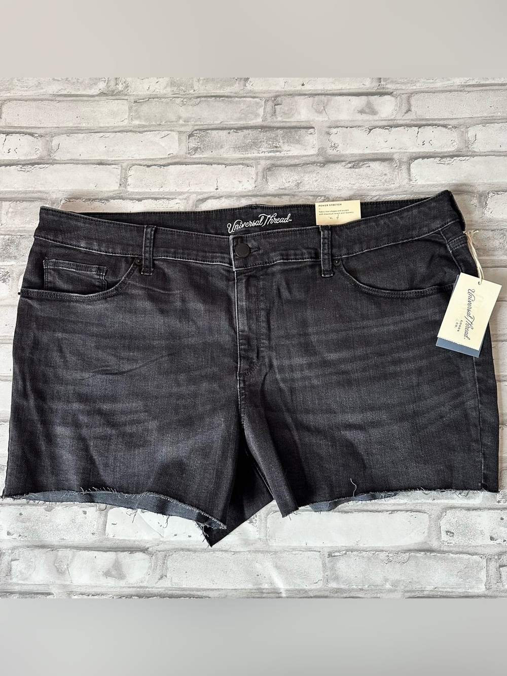Universal Thread Women’s Plus Size 20W Raw Hem 4" Inseam Midi Jean Shorts - NWT
